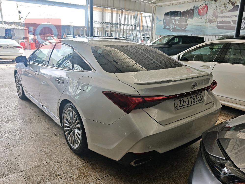 تويوتا أفالون